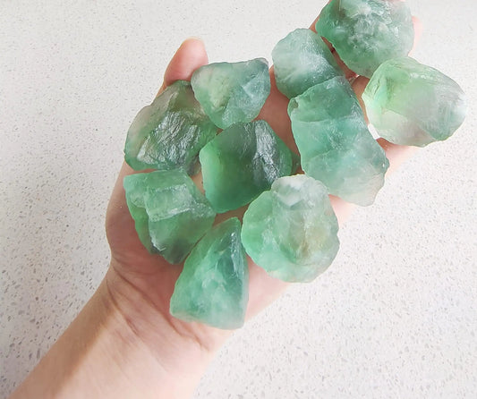 1 lb Rough Crystals Bulk Raw Green Fluorite Healing Stones for Tumbling Wire Wrapping Wicca ReikiMeditation and Home Decor